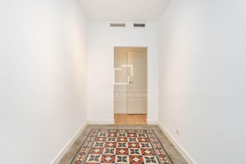 Huoneisto myytävänä Barcelona, Espanja, 3 makuuhuonetta, 91 m2 No. 192790 - kuva 23