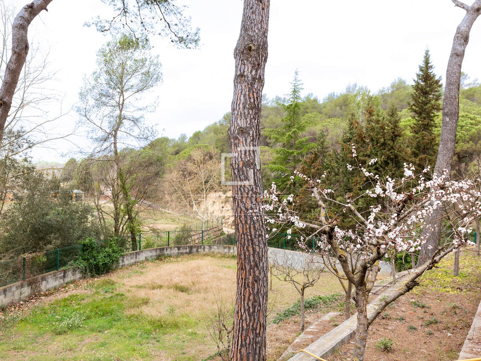 Tontti Sant Cugat Del Valles, Barcelona, Espanja No. 192785
