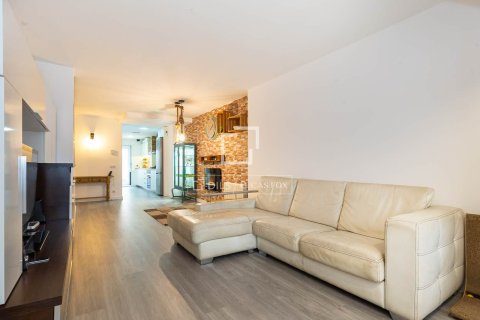 Dzīvoklis pārdošanā Esplugues de Llobregat, Barcelona, Spānijā 3 istabas, 105 m2 Nr. 150441 - attēls 2