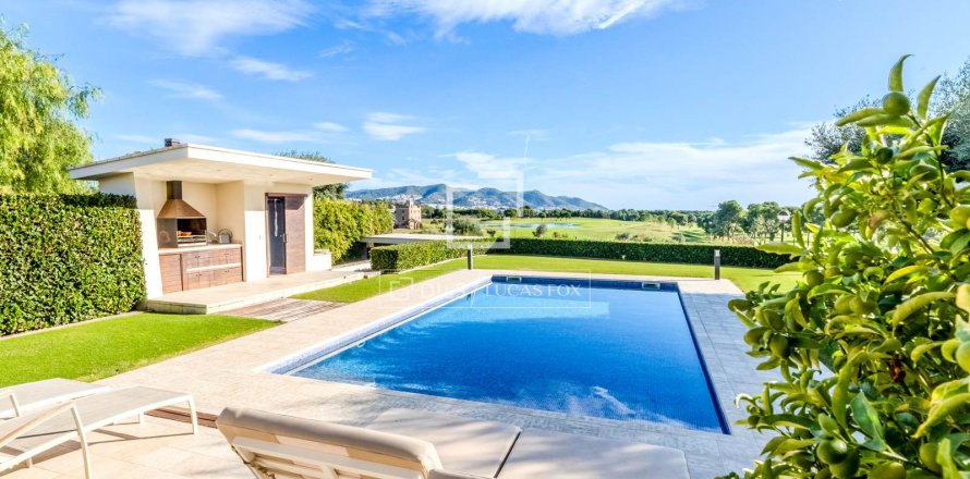 Villa in Sitges, Barcelona, Spain 5 bedrooms, 550 sq.m. No. 150442