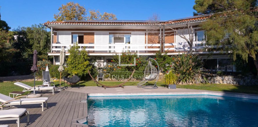 Villa in Sant Pol de Mar, Barcelona, Spain 5 bedrooms, 339 sq.m. No. 150440