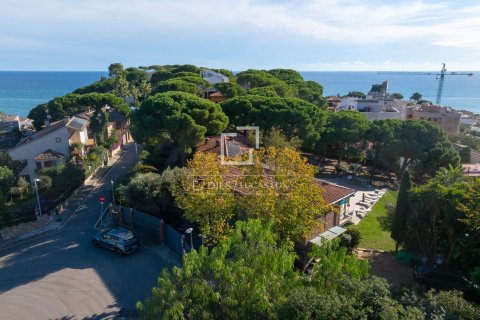 Villa for sale in Sant Pol de Mar, Barcelona, Spain 5 bedrooms, 339 sq.m. No. 150440 - photo 29