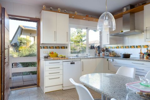 Villa for sale in Sant Pol de Mar, Barcelona, Spain 5 bedrooms, 339 sq.m. No. 150440 - photo 11