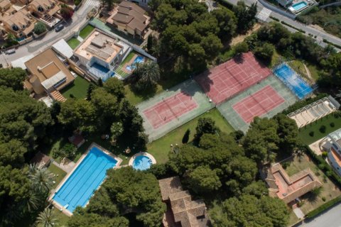 Villa for sale in Dehesa De Campoamor, Alicante, Spain 4 bedrooms, 243 sq.m. No. 145063 - photo 8