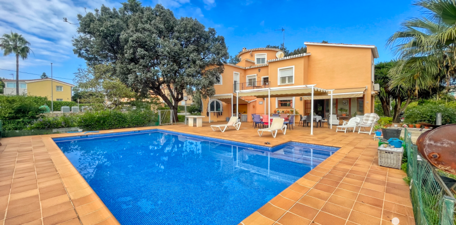 Hus i Denia, Alicante, Spanien 5 sovrum, 7565 kvm. Nr. 173385