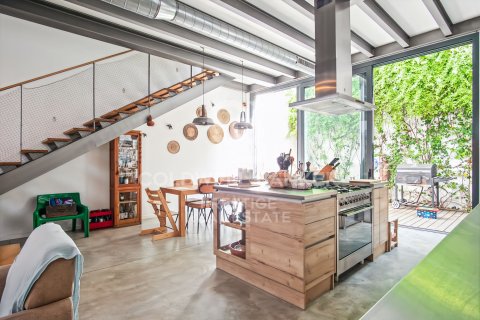 Duplex for sale in Badalona, Barcelona, Spain 3 bedrooms, 220 sq.m. No. 158579 - photo 2