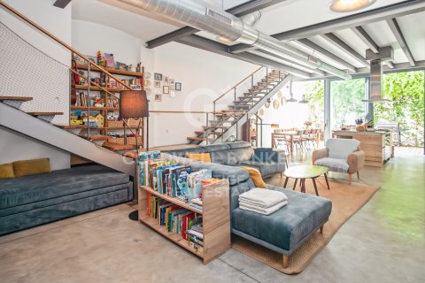 Duplex for sale in Badalona, Barcelona, Spain 3 bedrooms, 220 sq.m. No. 158579 - photo 1