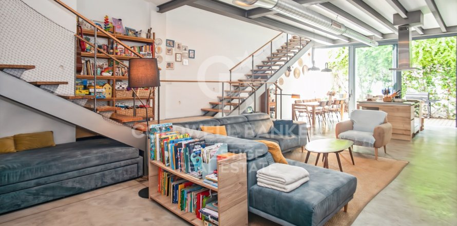 Duplex in Badalona, Barcelona, Spain 3 bedrooms, 220 sq.m. No. 158579