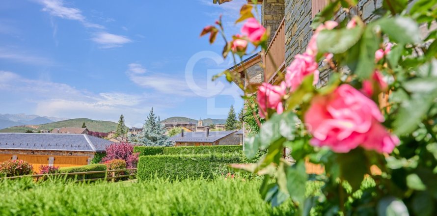 House in Girona, Spain 3 bedrooms, 165 sq.m. No. 158578