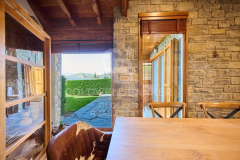 House for sale in Girona, Spain 3 bedrooms, 165 sq.m. No. 158578 - photo 20