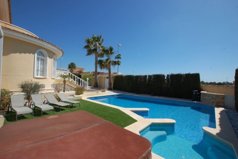 Villa à vendre à Ciudad Quesada, Alicante, Espagne, 5 chambres, 380 m2 No. 189022 - photo 2