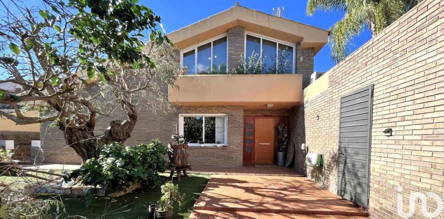 Dom w Cabrera de Mar, Barcelona, Hiszpania 4 sypialnie, 800 mkw. nr 154179