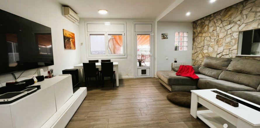 Huoneisto Mataro, Barcelona, Espanja 2 makuuhuonetta, 75 m2 No. 154183