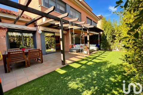 Дом в Сан-Андреу-де-Льяванерес, Барселона, Испания 5 спален, 250м2 №154182