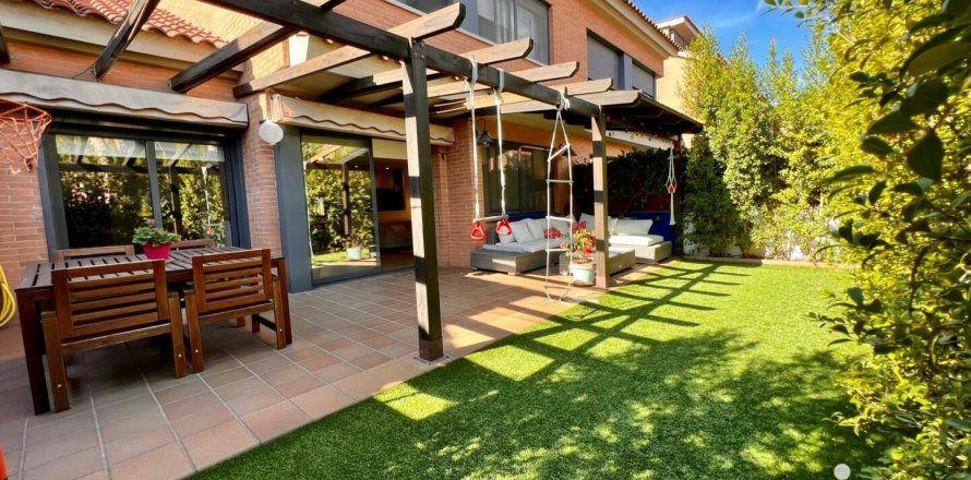 Dom w Sant Andreu de Llavaneres, Barcelona, Hiszpania 5 sypialni, 250 mkw. nr 154182