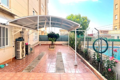 Apartamento en venta en Torrevieja, Alicante, España 3 dormitorios, 140 m2 No. 155691 - foto 2