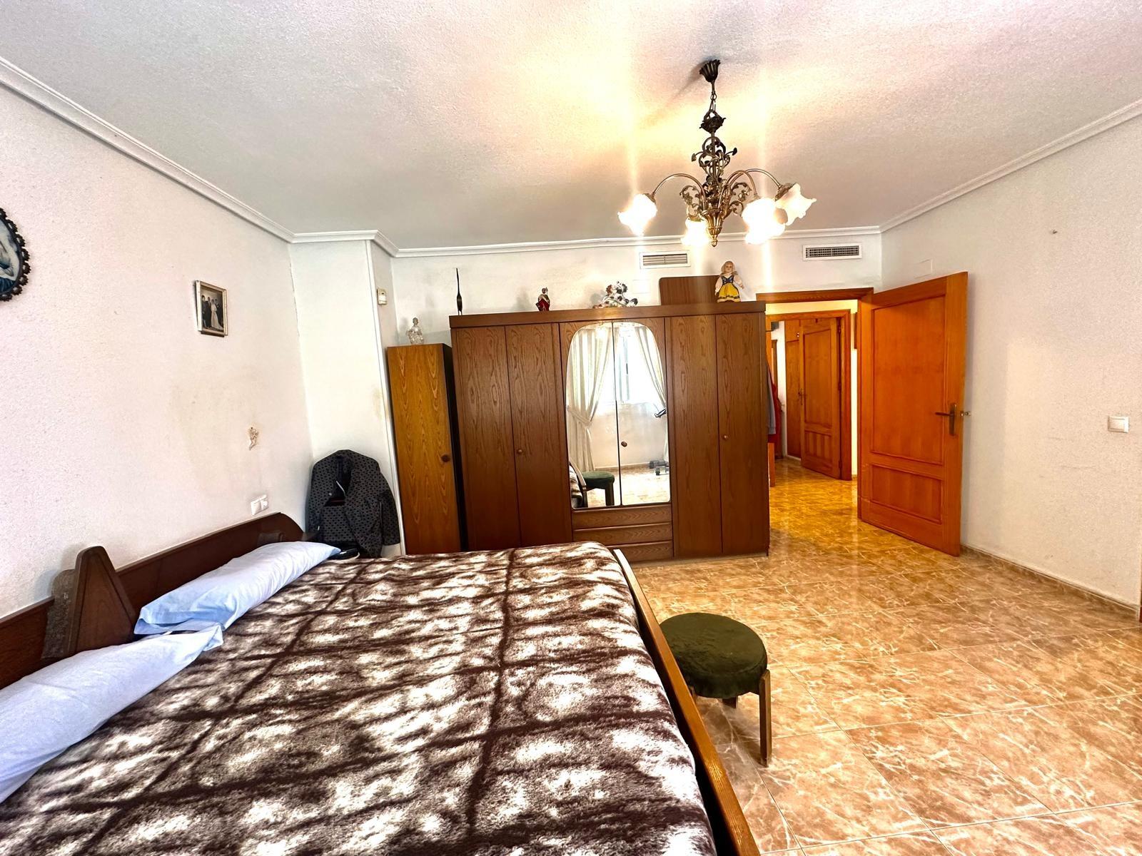 Apartamento en Torrevieja, Alicante, España 3 dormitorios, 140 m2 No. 155691