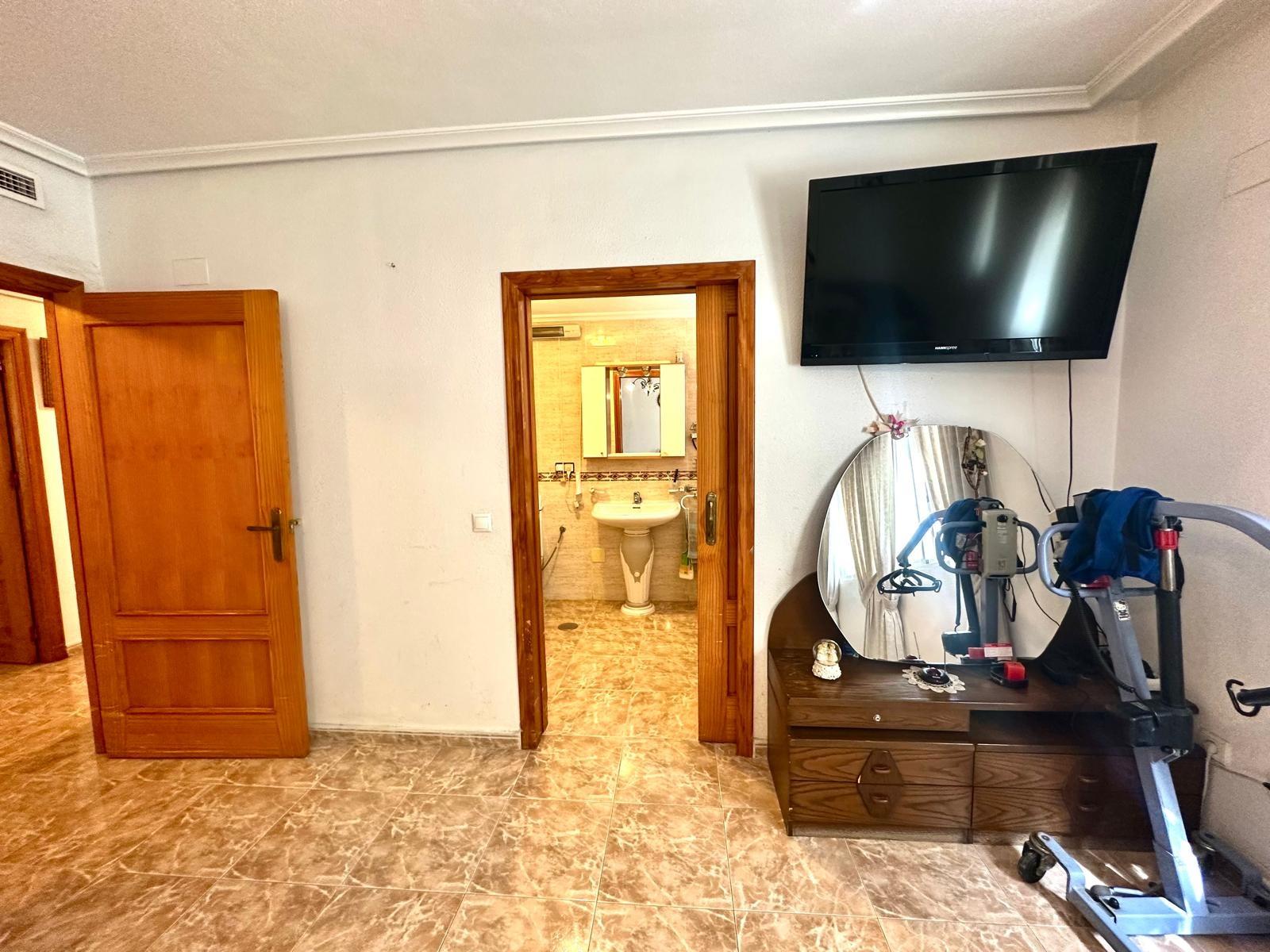 Apartamento en Torrevieja, Alicante, España 3 dormitorios, 140 m2 No. 155691