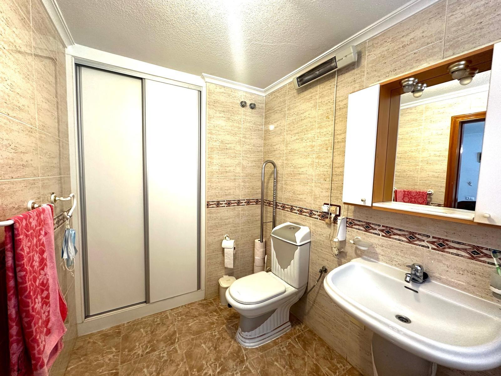 Apartamento en Torrevieja, Alicante, España 3 dormitorios, 140 m2 No. 155691