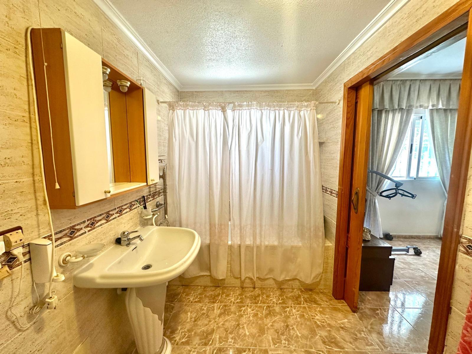 Apartamento en Torrevieja, Alicante, España 3 dormitorios, 140 m2 No. 155691