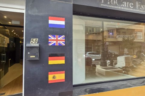 Liikekiinteistö myytävänä Guardamar del Segura, Alicante, Espanja, 1 makuuhuone, 117 m2 No. 136729 - kuva 5