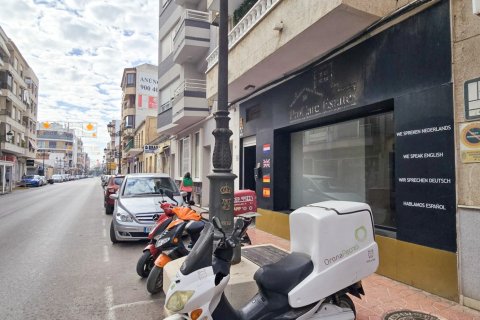 Liikekiinteistö myytävänä Guardamar del Segura, Alicante, Espanja, 1 makuuhuone, 117 m2 No. 136729 - kuva 1