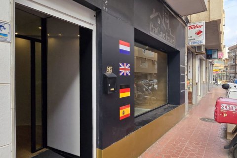 Liikekiinteistö myytävänä Guardamar del Segura, Alicante, Espanja, 1 makuuhuone, 117 m2 No. 136729 - kuva 3
