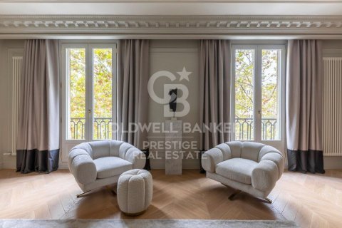 Apartment à vendre à Barcelona, Espagne, 4 chambres, 201 m2 No. 159434 - photo 2