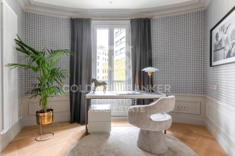 Apartment à vendre à Barcelona, Espagne, 4 chambres, 201 m2 No. 159434 - photo 18