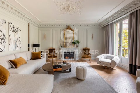 Apartment à vendre à Barcelona, Espagne, 4 chambres, 201 m2 No. 159434 - photo 2