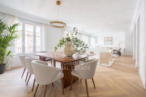 Huoneisto myytävänä Madrid, Espanja, 4 makuuhuonetta, 244 m2 No. 159433 - kuva 4