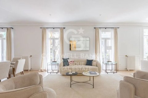 Huoneisto myytävänä Madrid, Espanja, 4 makuuhuonetta, 244 m2 No. 159433 - kuva 5