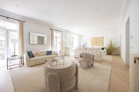 Huoneisto myytävänä Madrid, Espanja, 4 makuuhuonetta, 244 m2 No. 159433 - kuva 2