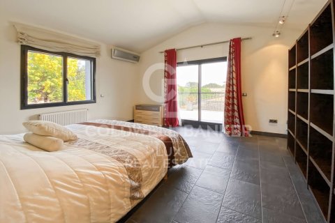 Продажа дома в Пералада, Герона, Испания 4 спальни, 310м2 №159435 - фото 10