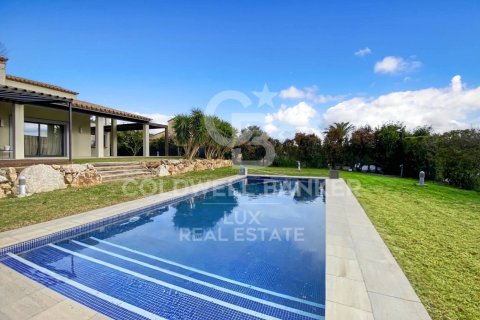 Hus i Peralada, Girona, Spanien 4 sovrum, 310 kvm. Nr. 159435