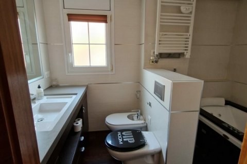 House for sale in Figueres, Girona, Spain 3 bedrooms, 165 sq.m. No. 154148 - photo 8