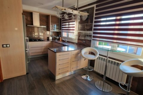 House for sale in Figueres, Girona, Spain 3 bedrooms, 165 sq.m. No. 154148 - photo 5