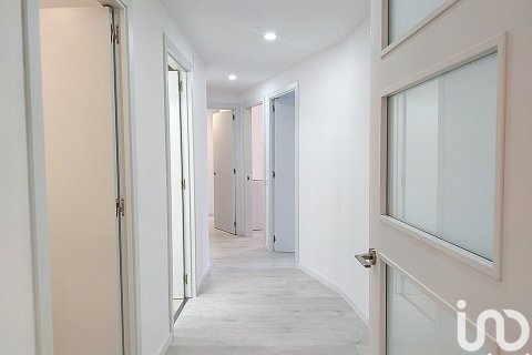 Huoneisto myytävänä Sabadell, Barcelona, Espanja, 3 makuuhuonetta, 102 m2 No. 154145 - kuva 11