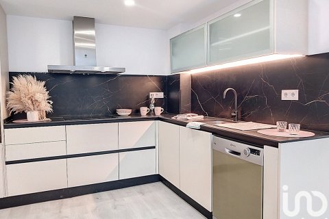 Huoneisto myytävänä Sabadell, Barcelona, Espanja, 3 makuuhuonetta, 102 m2 No. 154145 - kuva 4