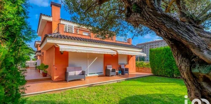 Дом в Оропеса-дель-Мар, Кастельон, Испания 4 спальни, 333м2 №154144