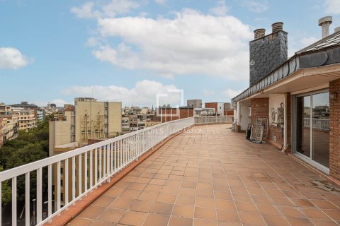 Apartment à Barcelona, Espagne 3 chambres, 107 m2 No. 195611