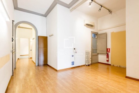 Apartment à vendre à Barcelona, Espagne, 3 chambres, 134 m2 No. 195605 - photo 3