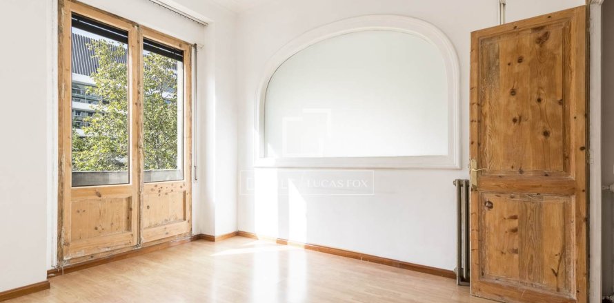 Apartment à Barcelona, Espagne 3 chambres, 134 m2 No. 195605