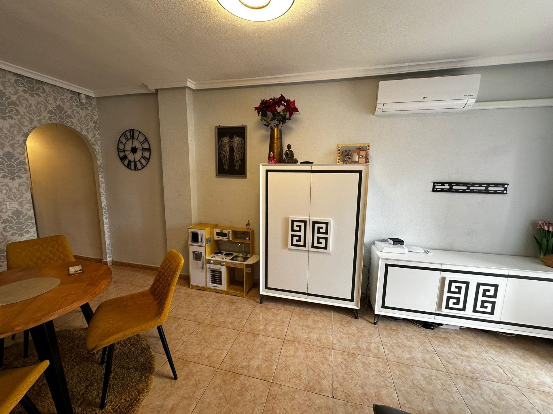 Apartamento en Torrevieja, Alicante, España 2 dormitorios, 55 m2 No. 182889
