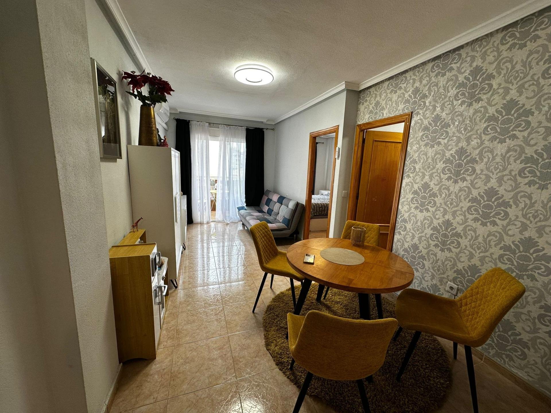 Apartamento en Torrevieja, Alicante, España 2 dormitorios, 55 m2 No. 182889