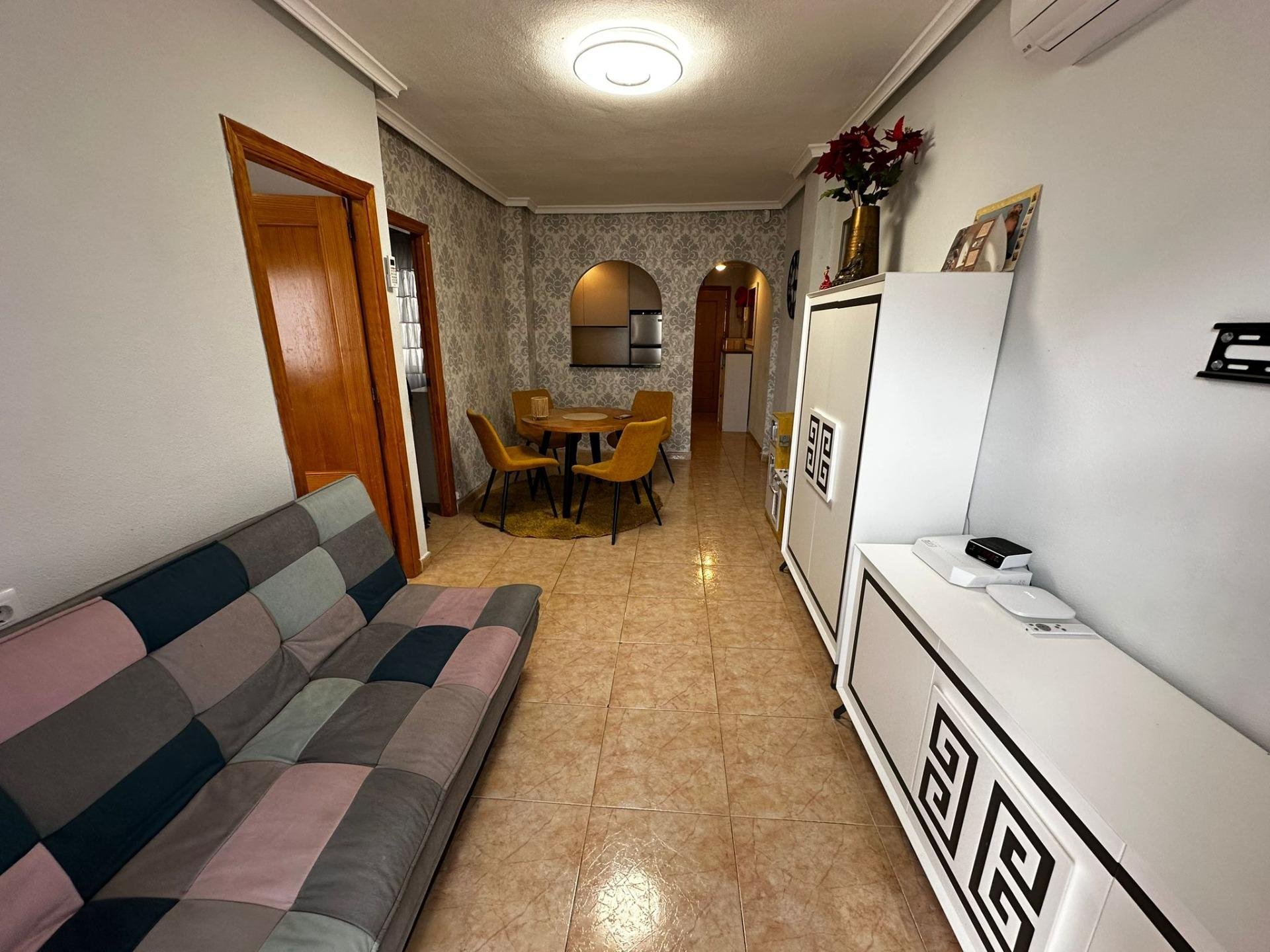 Apartamento en Torrevieja, Alicante, España 2 dormitorios, 55 m2 No. 182889