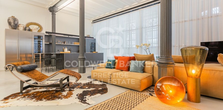 Apartment in Barcelona, Spain 2 bedrooms, 338 sq.m. No. 160526