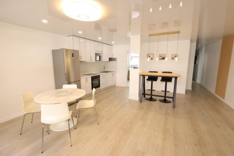 Apartamento en venta en Torrevieja, Alicante, España 3 dormitorios, 105 m2 No. 190063 - foto 2