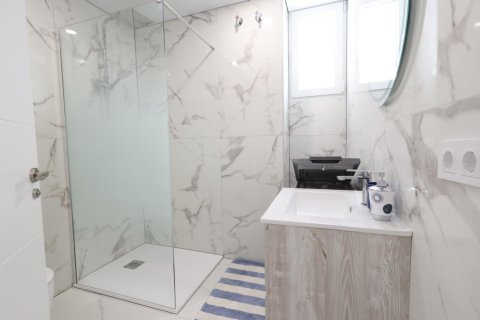 Apartamento en venta en Torrevieja, Alicante, España 3 dormitorios, 105 m2 No. 190063 - foto 11