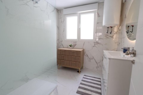 Apartamento en venta en Torrevieja, Alicante, España 3 dormitorios, 105 m2 No. 190063 - foto 14